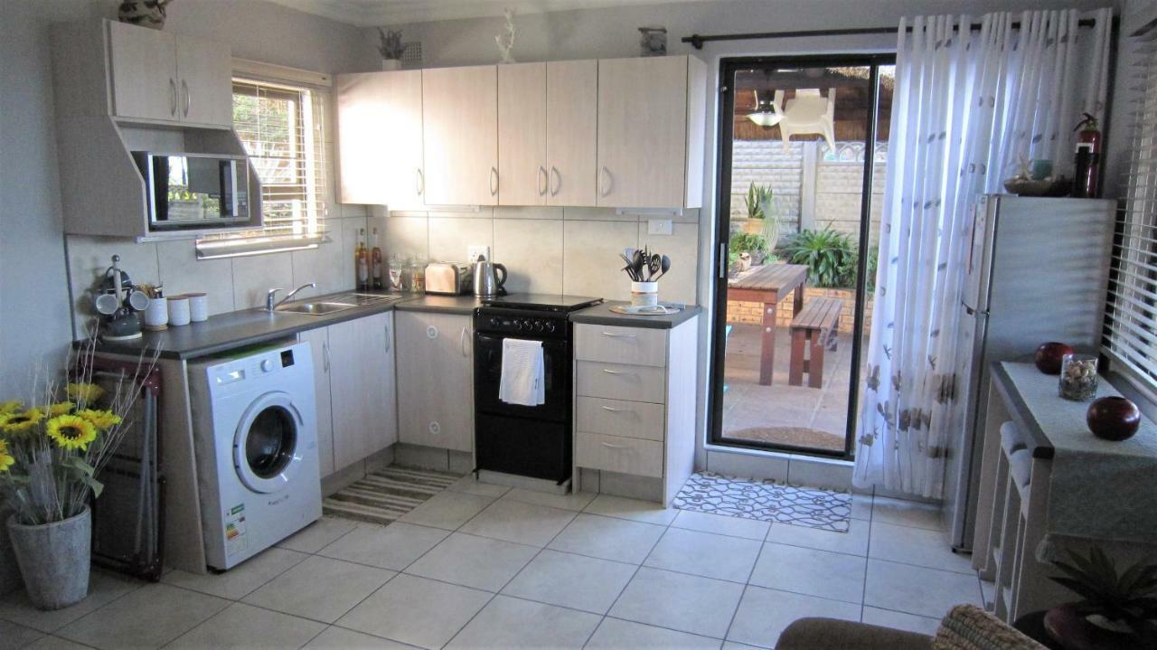 See Rus Self Catering Unit In Westbrook Kzn Private Neat And Cosy Exterior photo